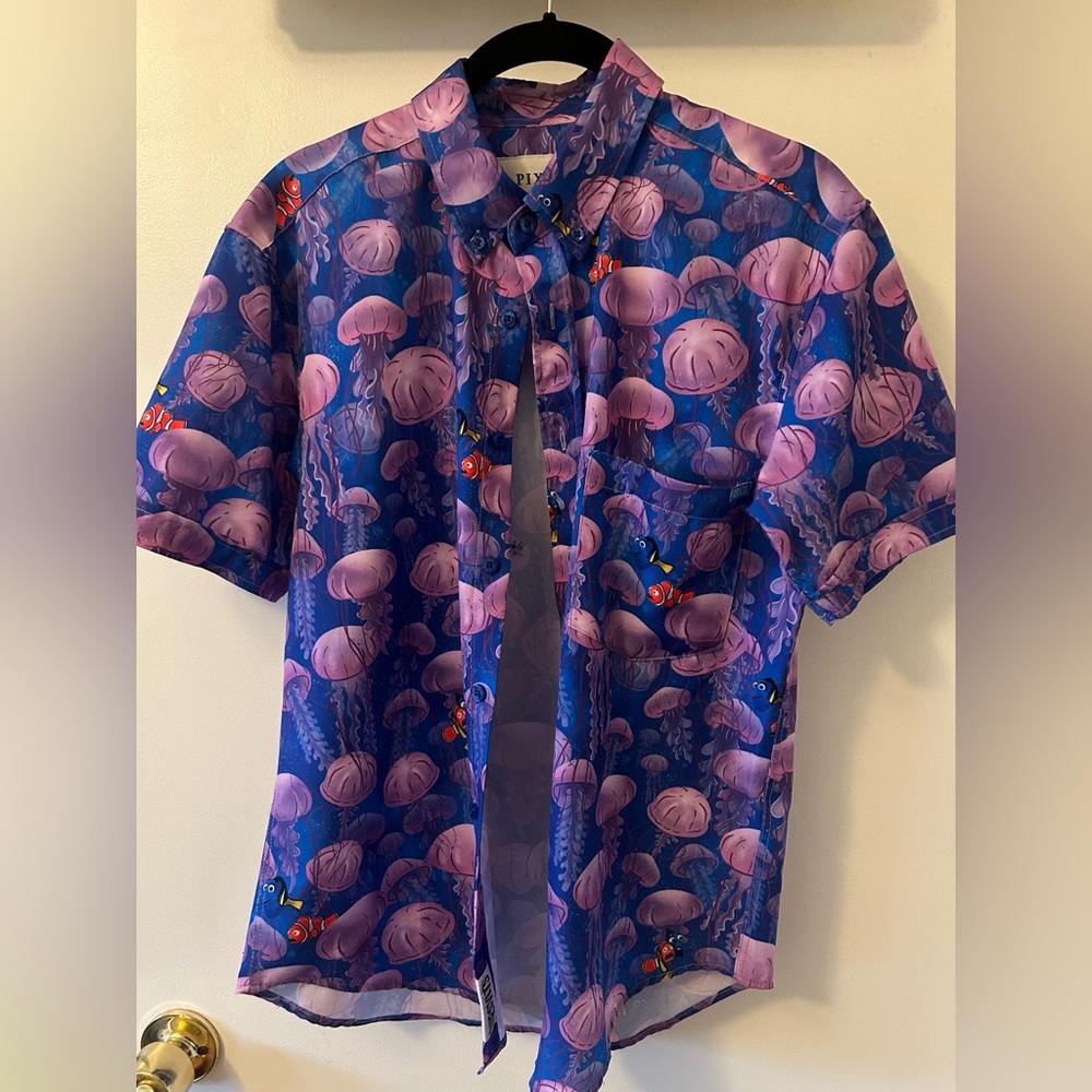 Gently used Finding Nemo RSVLTS KUNUFLEX shirt Men’s XS